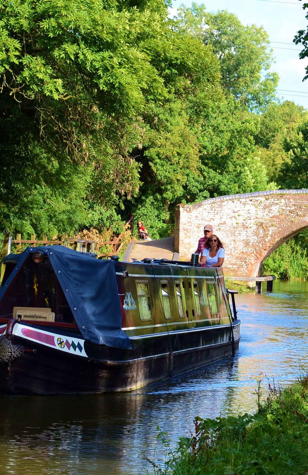 Discover Warwickshire on a canal boat