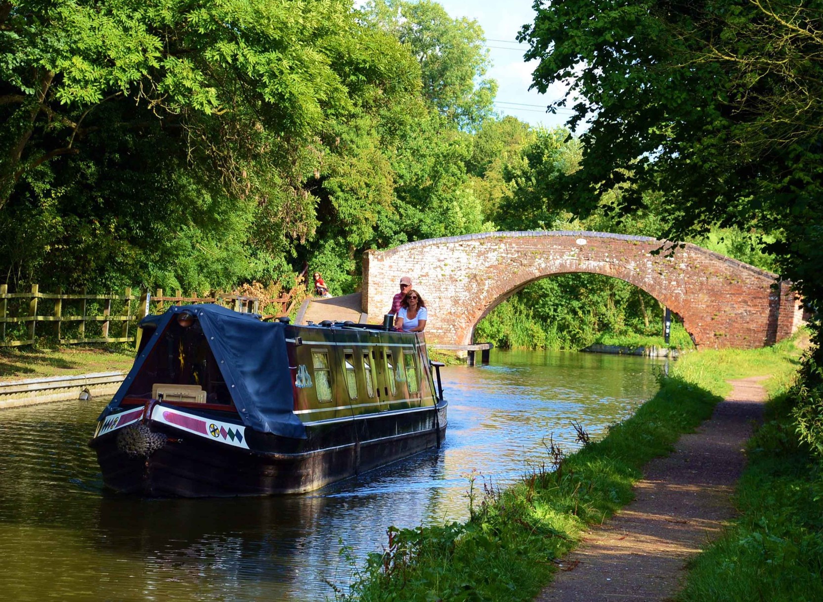 Discover Warwickshire on a canal boat
